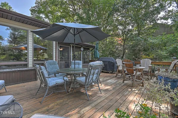 $740,000 | 230 Charlie Avenue, Piney Flats, TN 37686