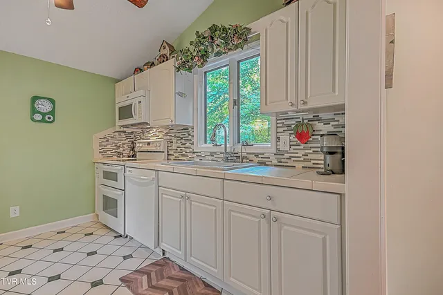 $740,000 | 230 Charlie Avenue, Piney Flats, TN 37686