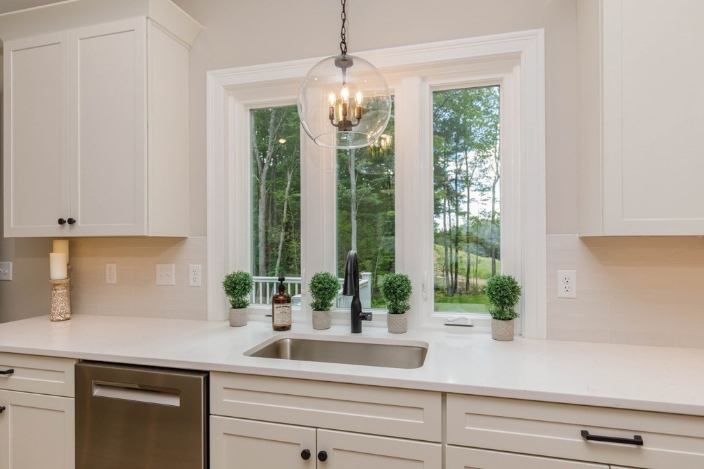 29 Sunset Road Westminster, MA 01473 - Photo 4 of 24