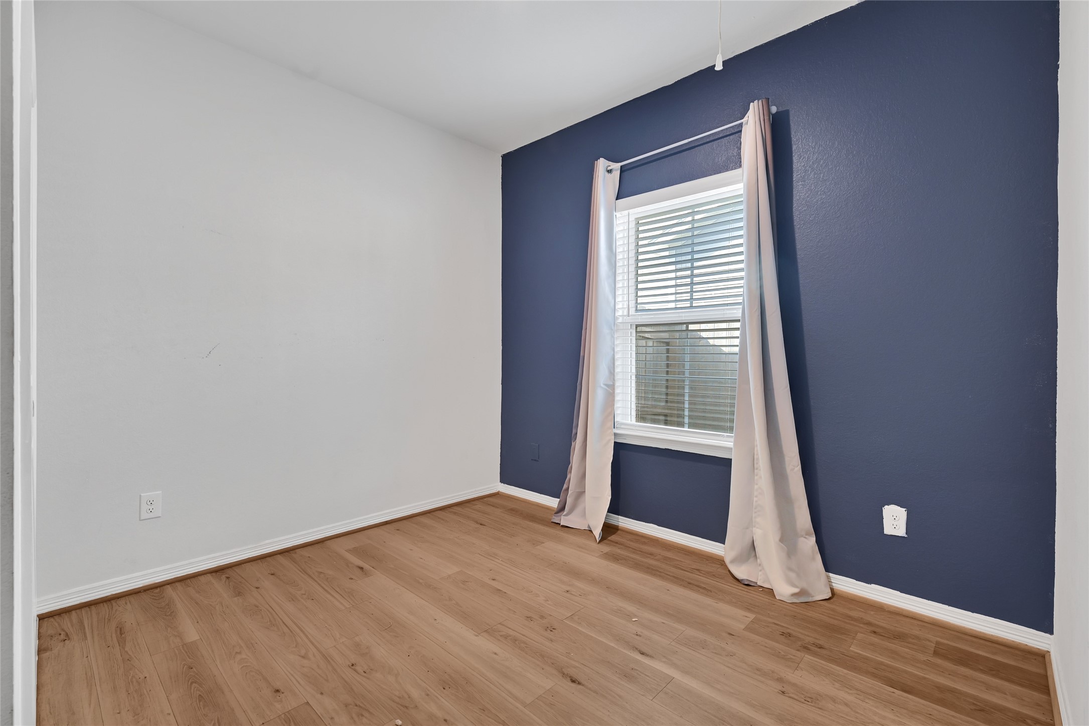 6320 Paris Street Houston, TX 77021 - Photo 14 of 16 an empty room with wooden floor and windows