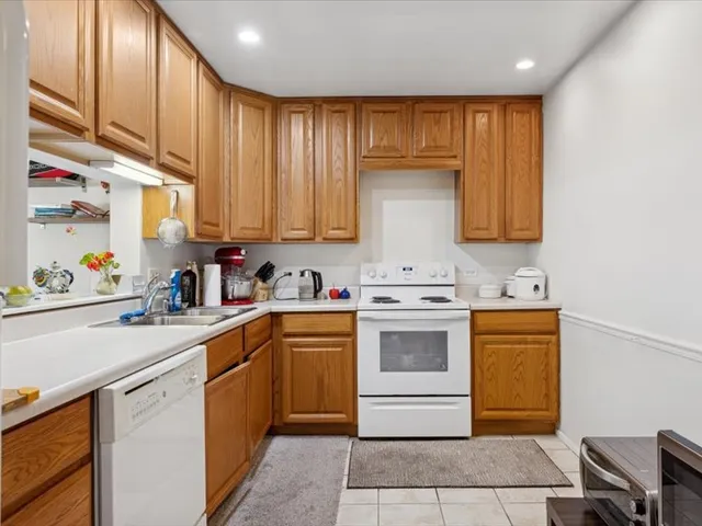 $219,900 | 1255 North Sterling Avenue, Unit 208, Palatine, IL 60067