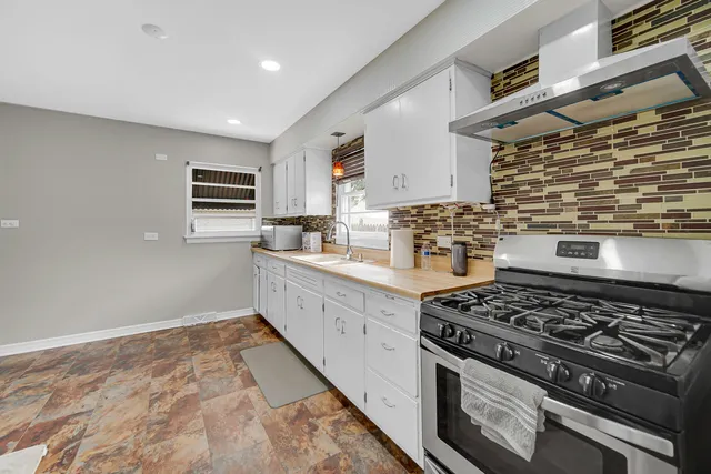 $2,700 | 1107 Campbell Avenue, Wheaton, IL 60189