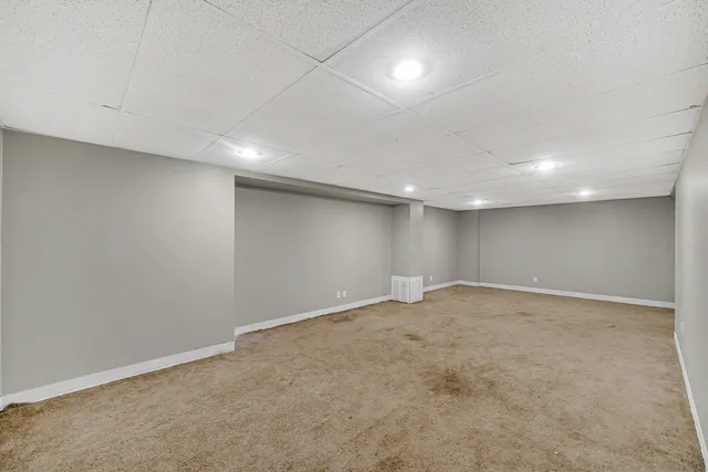 $2,700 | 1107 Campbell Avenue, Wheaton, IL 60189