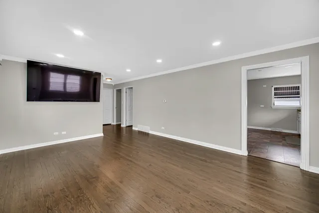 $2,700 | 1107 Campbell Avenue, Wheaton, IL 60189