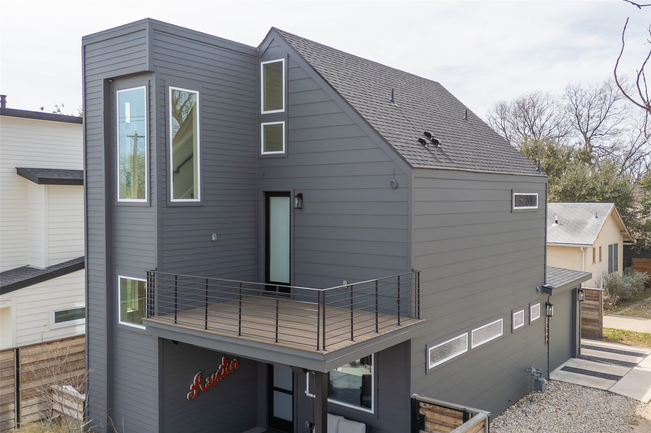 2004 Chestnut Avenue, Unit 1 Austin, TX 78722 - Photo 24 of 39 Second story deck