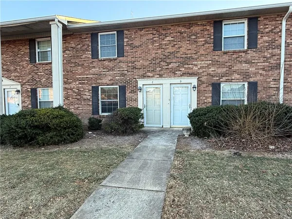 $1,095 | 2350 Bay Meadows Court, Unit E, Winston-Salem, NC 27103