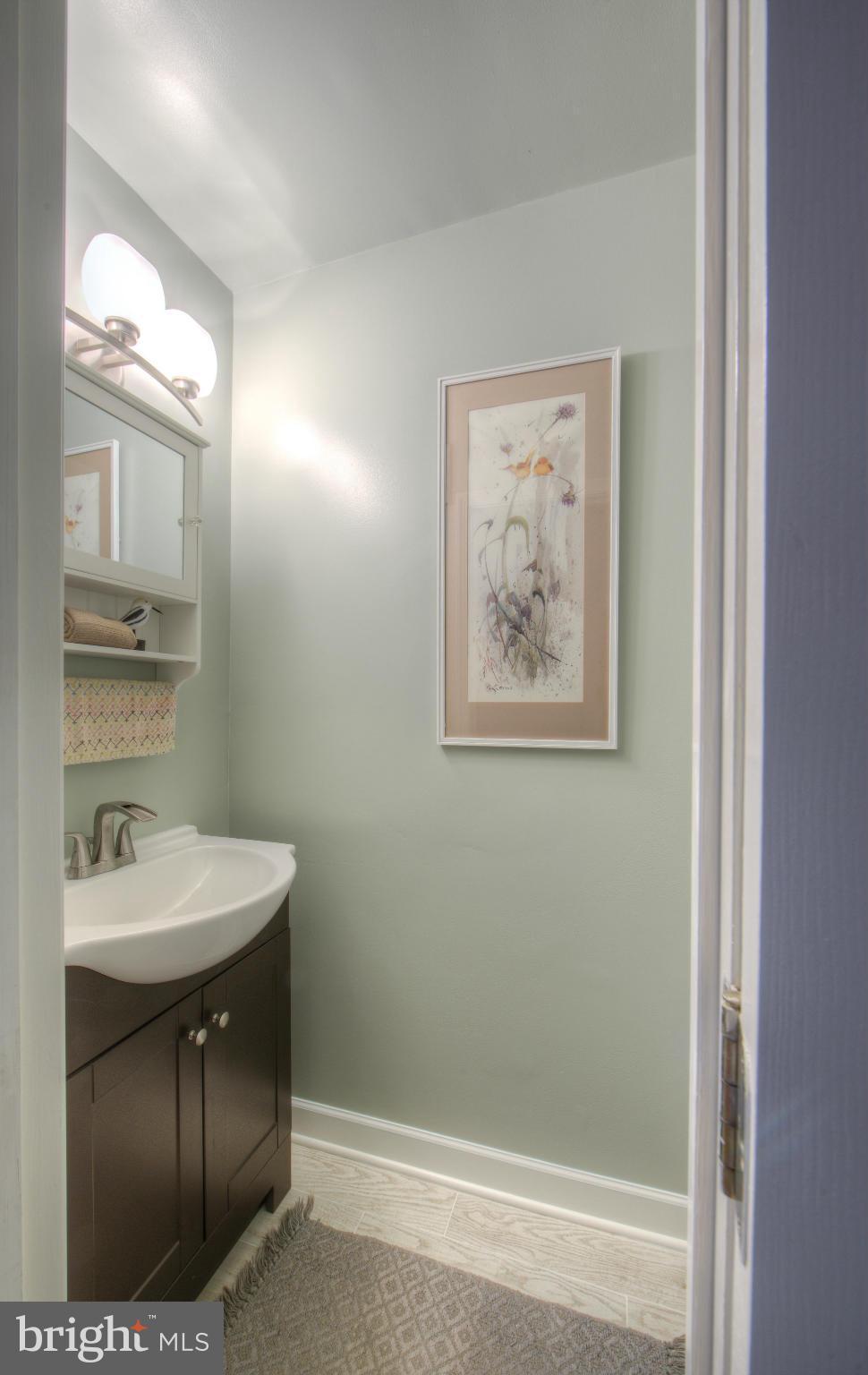 2047 Hunter Mill Road Vienna, VA 22181 - Photo 12 of 30 Bath