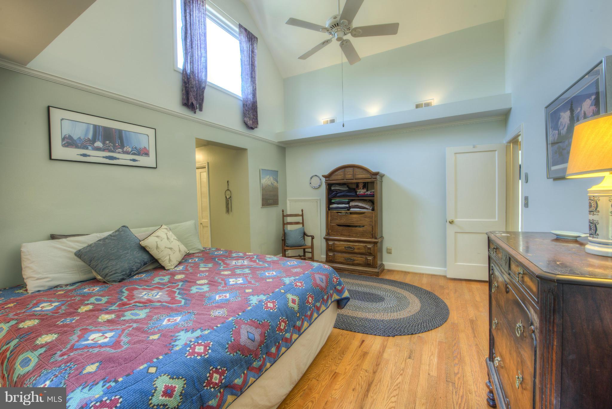 2047 Hunter Mill Road Vienna, VA 22181 - Photo 15 of 30 Bedroom (Master)