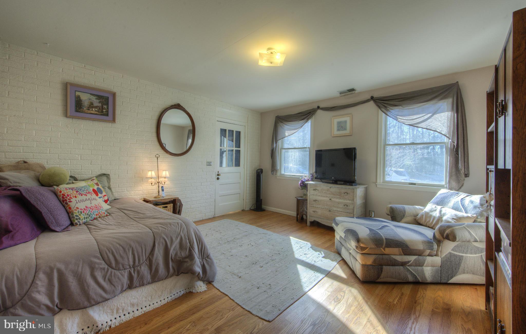 2047 Hunter Mill Road Vienna, VA 22181 - Photo 20 of 30 Bedroom (Master)