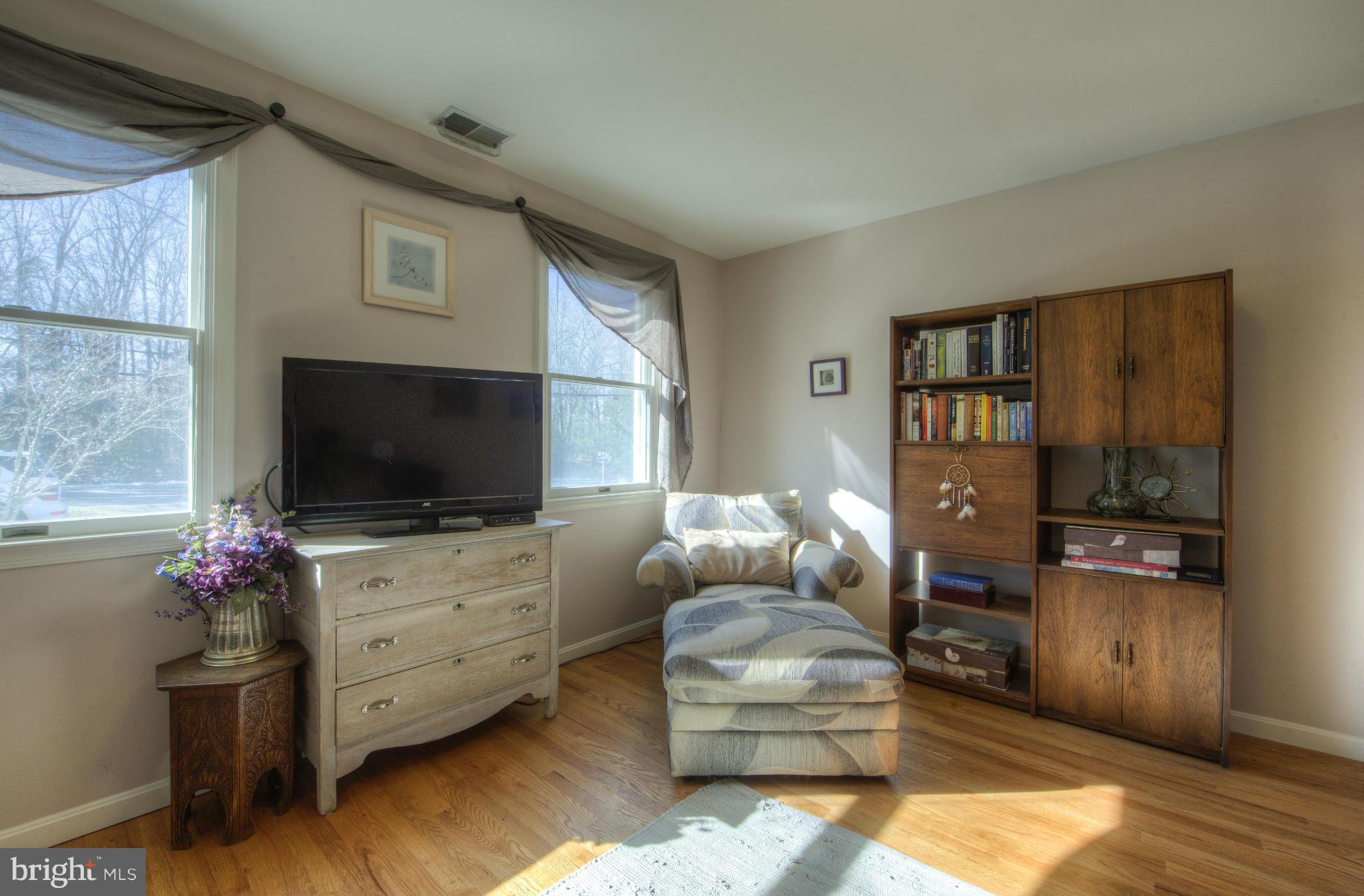 2047 Hunter Mill Road Vienna, VA 22181 - Photo 22 of 30 Bedroom (Master)