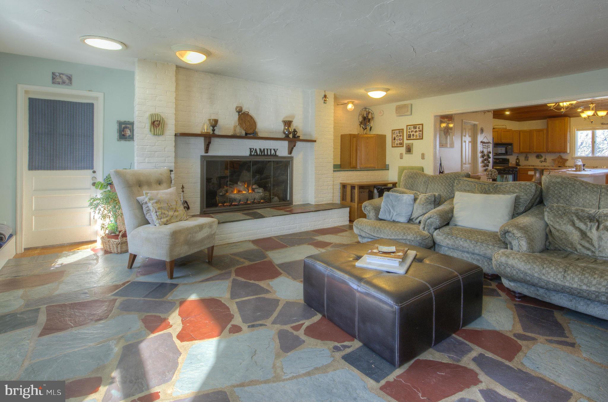 2047 Hunter Mill Road Vienna, VA 22181 - Photo 5 of 30 Family Room