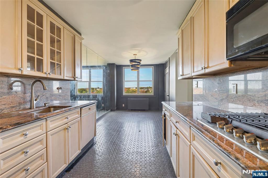 2200 North Central Road, Unit 10J Fort Lee, NJ 07024 - Photo 12 of 26