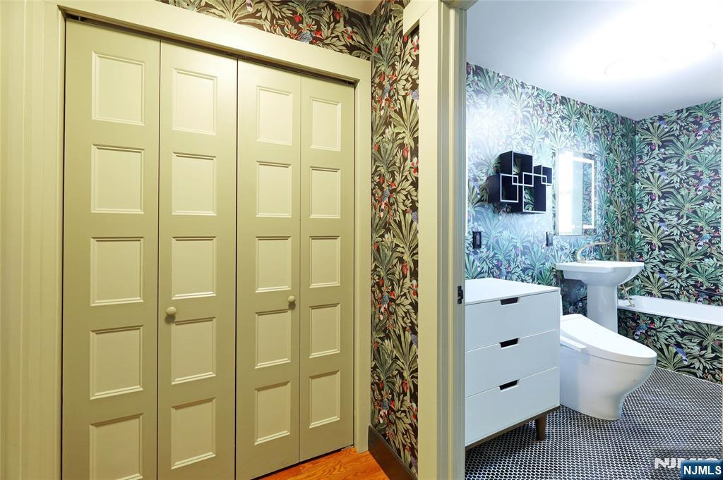 2200 North Central Road, Unit 10J Fort Lee, NJ 07024 - Photo 22 of 26