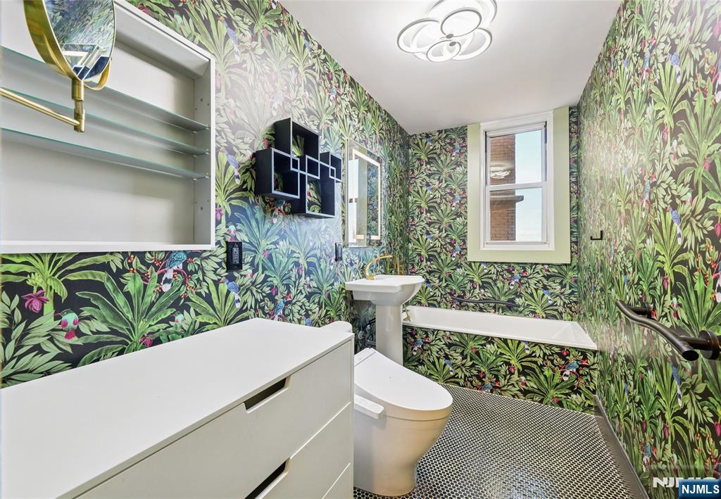 2200 North Central Road, Unit 10J Fort Lee, NJ 07024 - Photo 23 of 26