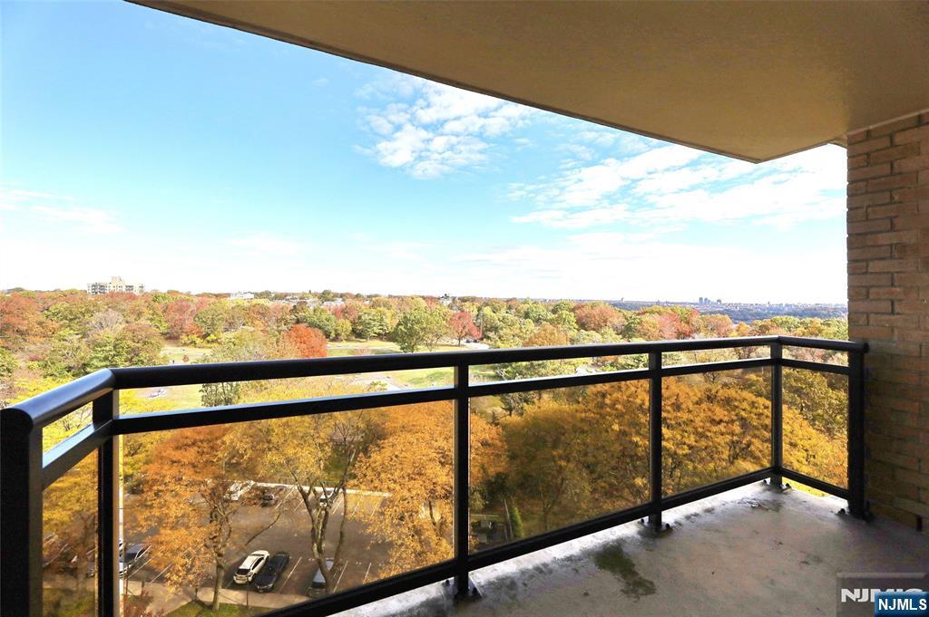 2200 North Central Road, Unit 10J Fort Lee, NJ 07024 - Photo 25 of 26