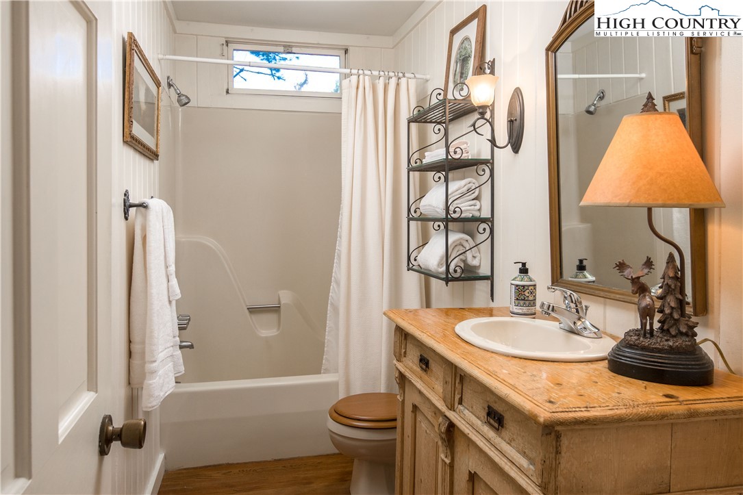 271 Pinnacle Avenue Blowing Rock, NC 28605 - Photo 26 of 43 a bathroom with a sink toilet and shower