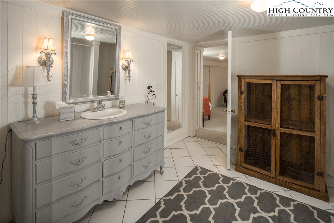 271 Pinnacle Avenue Blowing Rock, NC 28605 - Photo 34 of 43 a spacious bathroom with a mirror and a sink