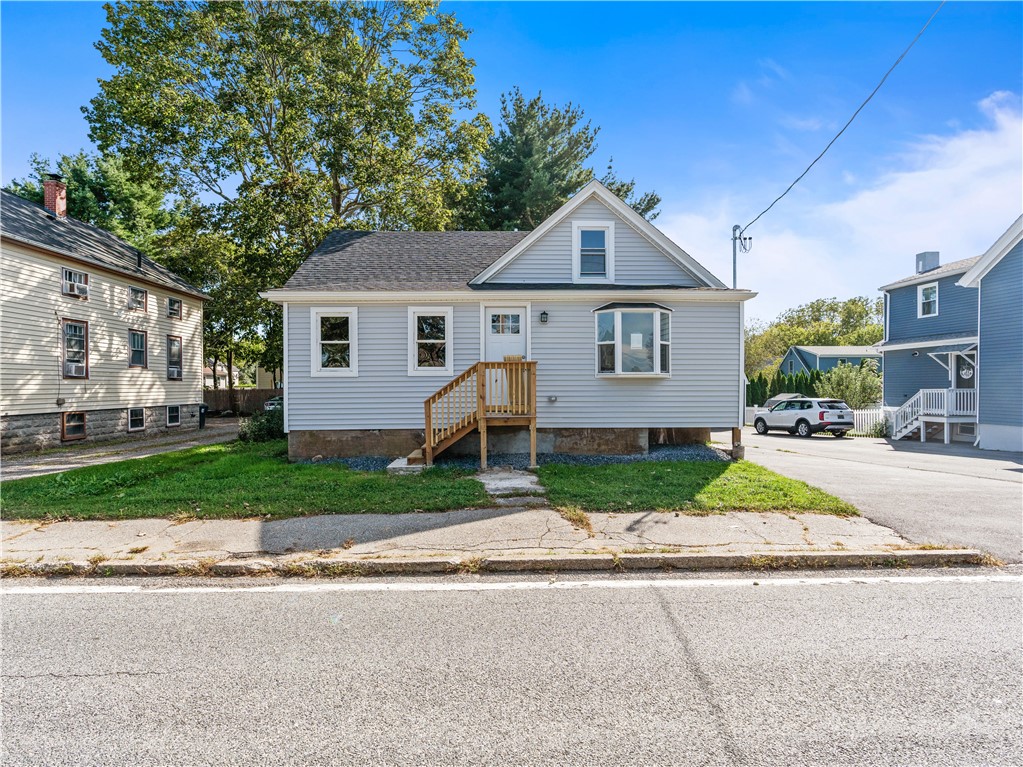 63 Vernon Street Warren, RI 02885 - Photo 1 of 24 Gallery Image 1