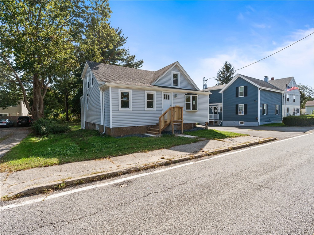 63 Vernon Street Warren, RI 02885 - Photo 2 of 24 Gallery Image 2