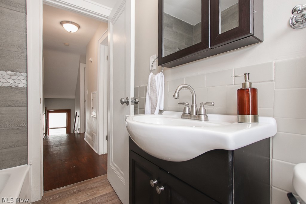 2232 Barrington Road Cleveland, OH 44118 - Photo 25 of 35