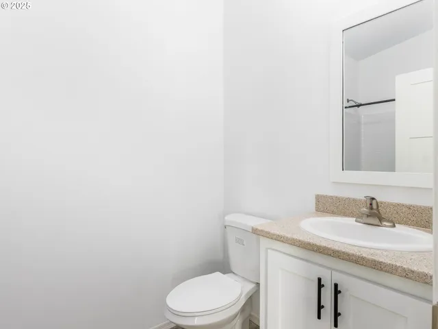 $195,000 | 570 North 10th Avenue, Unit 2, Cornelius, OR 97113