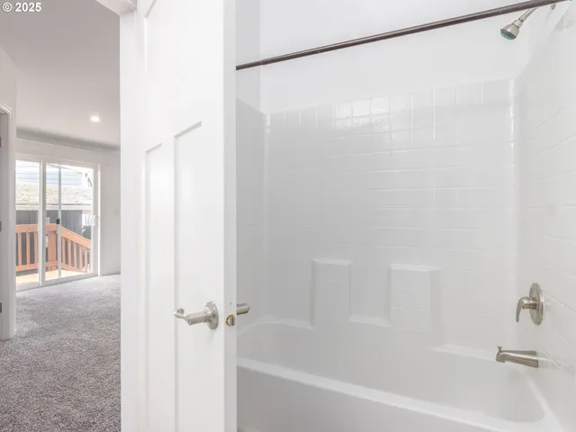 $195,000 | 570 North 10th Avenue, Unit 2, Cornelius, OR 97113