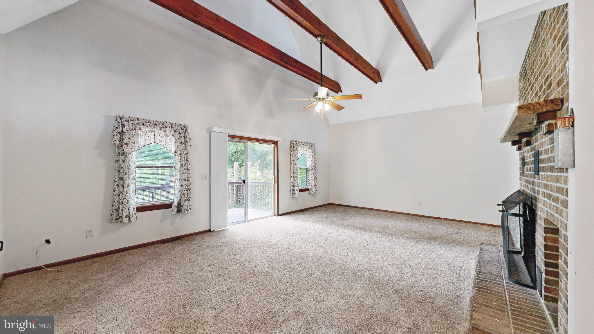 163 Pratts Branch Road Felton, DE 19943 - Photo 14 of 55 Spacious living area with vaulted ceilings.