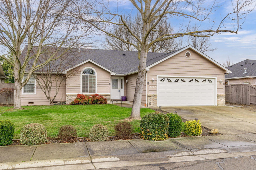 2535 Beebe Road Central Point, OR 97502 - Photo 1 of 48 BR(1)