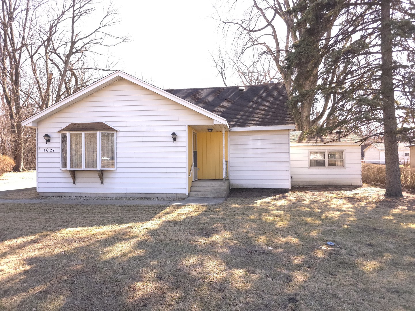 1021 173rd Street Hazel Crest, IL 60429 - Photo 1 of 24 a view of a backyard with a large tree