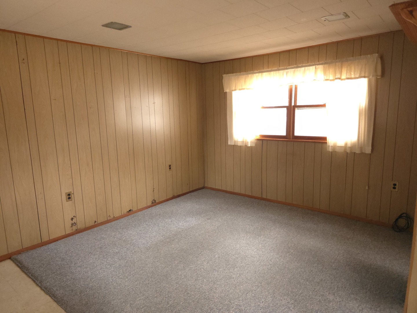 1021 173rd Street Hazel Crest, IL 60429 - Photo 6 of 24 an empty room with a window
