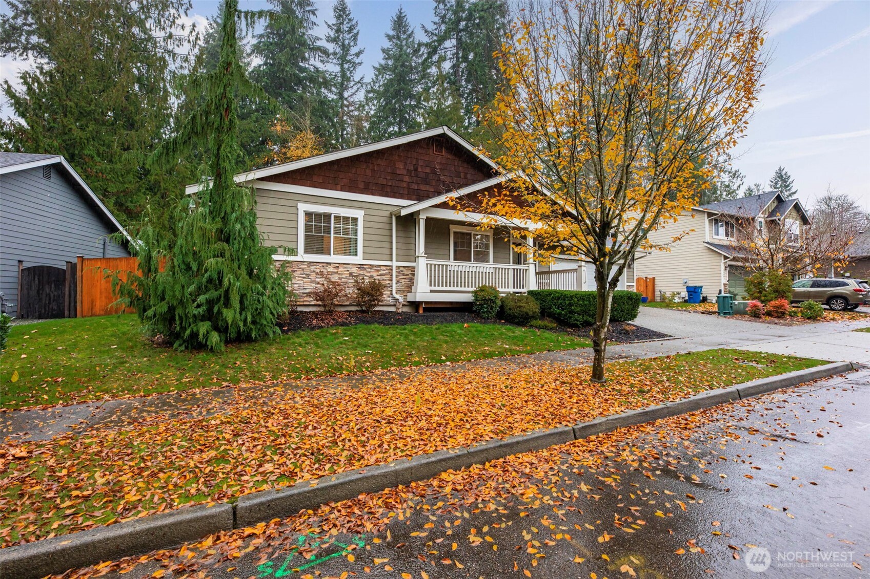 19769 Mountain Ridge Road Southeast Monroe, WA 98272 - Photo 5 of 38 a front view of a house with garden