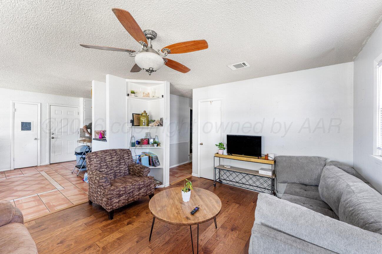 4707 South Austin Street Amarillo, TX 79110 - Photo 6 of 40 Living-3