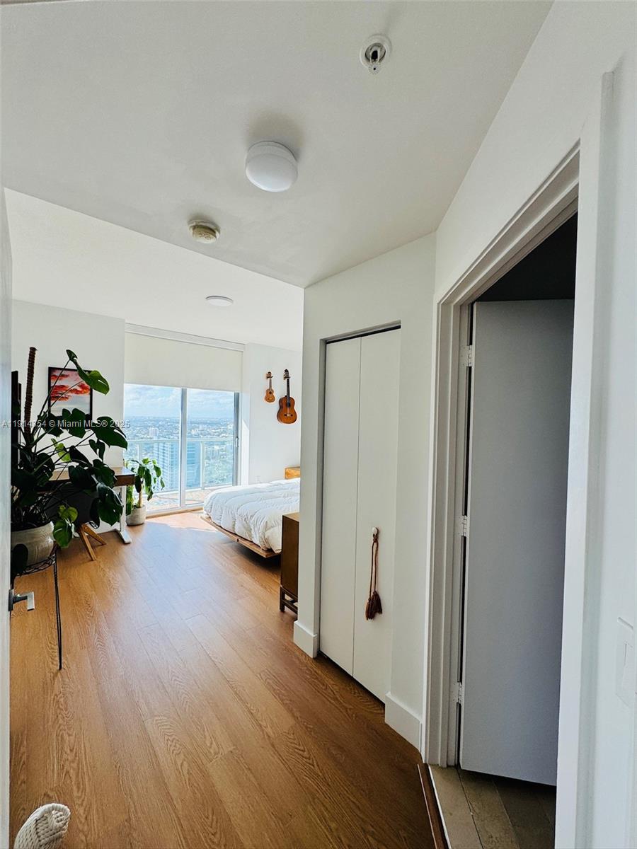 79 Southwest 12th Street, Unit 3601S Miami, FL 33130 - Photo 12 of 27 a view of a livingroom with furniture and a ceiling fan