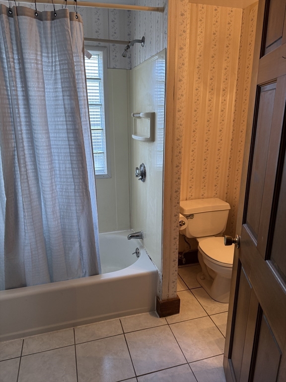 93 Cross Street Gardner, MA 01440 - Photo 31 of 35 a bathroom with a bathtub and a toilet