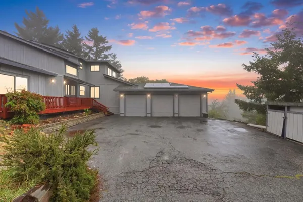 a view of a house with a backyard