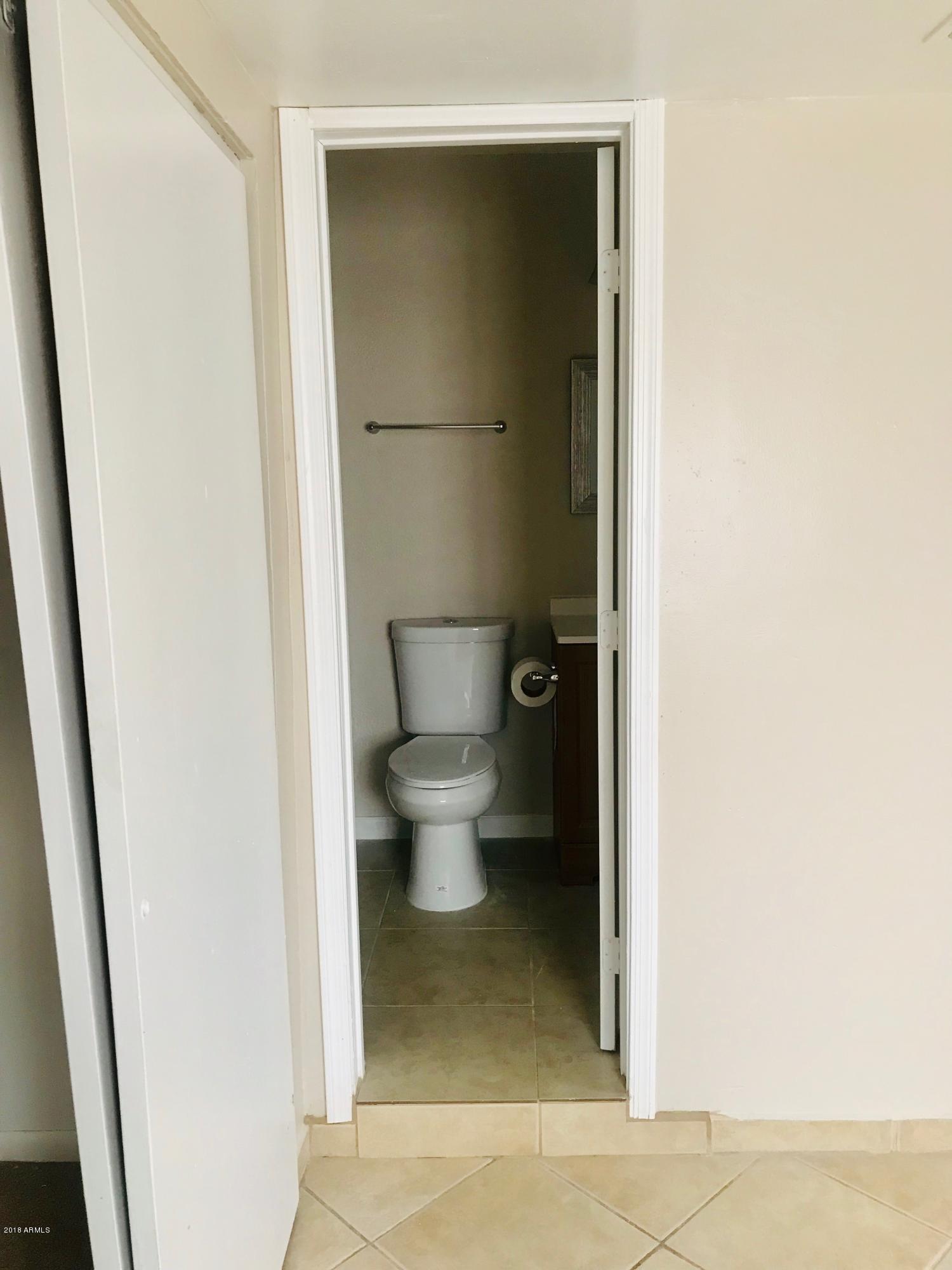 4621 East Wayland Road Phoenix, AZ 85040 - Photo 22 of 34 BATHROOM
