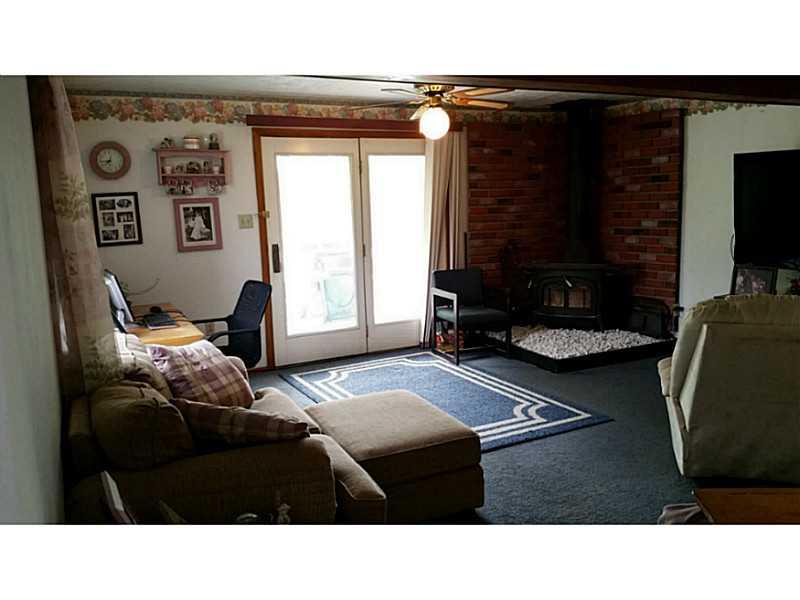 618 Greenlee Road Whitehall, PA 15227 - Photo 13 of 25 Living Room.