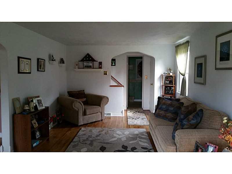 618 Greenlee Road Whitehall, PA 15227 - Photo 4 of 25 Family Room.