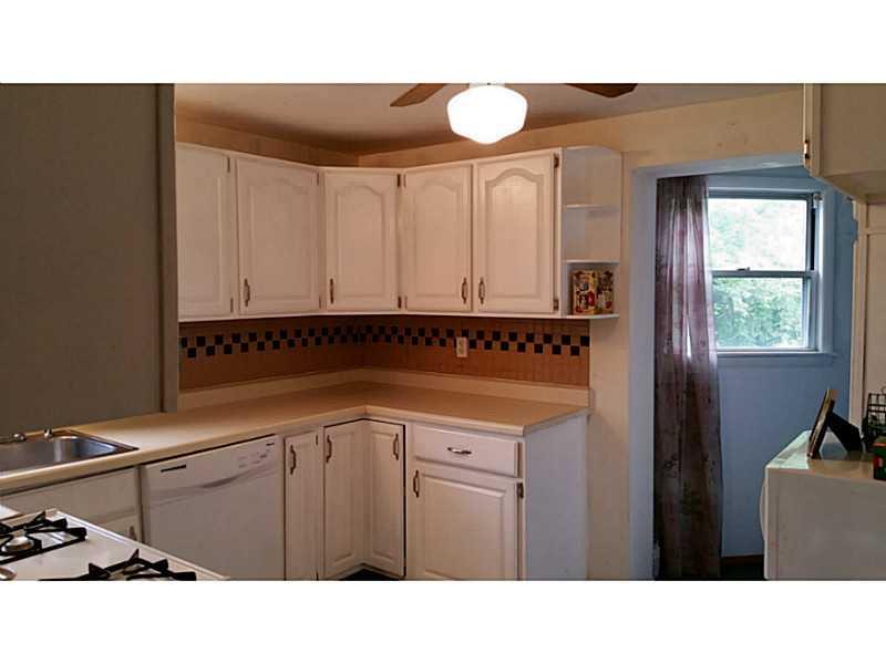618 Greenlee Road Whitehall, PA 15227 - Photo 10 of 25 Kitchen.