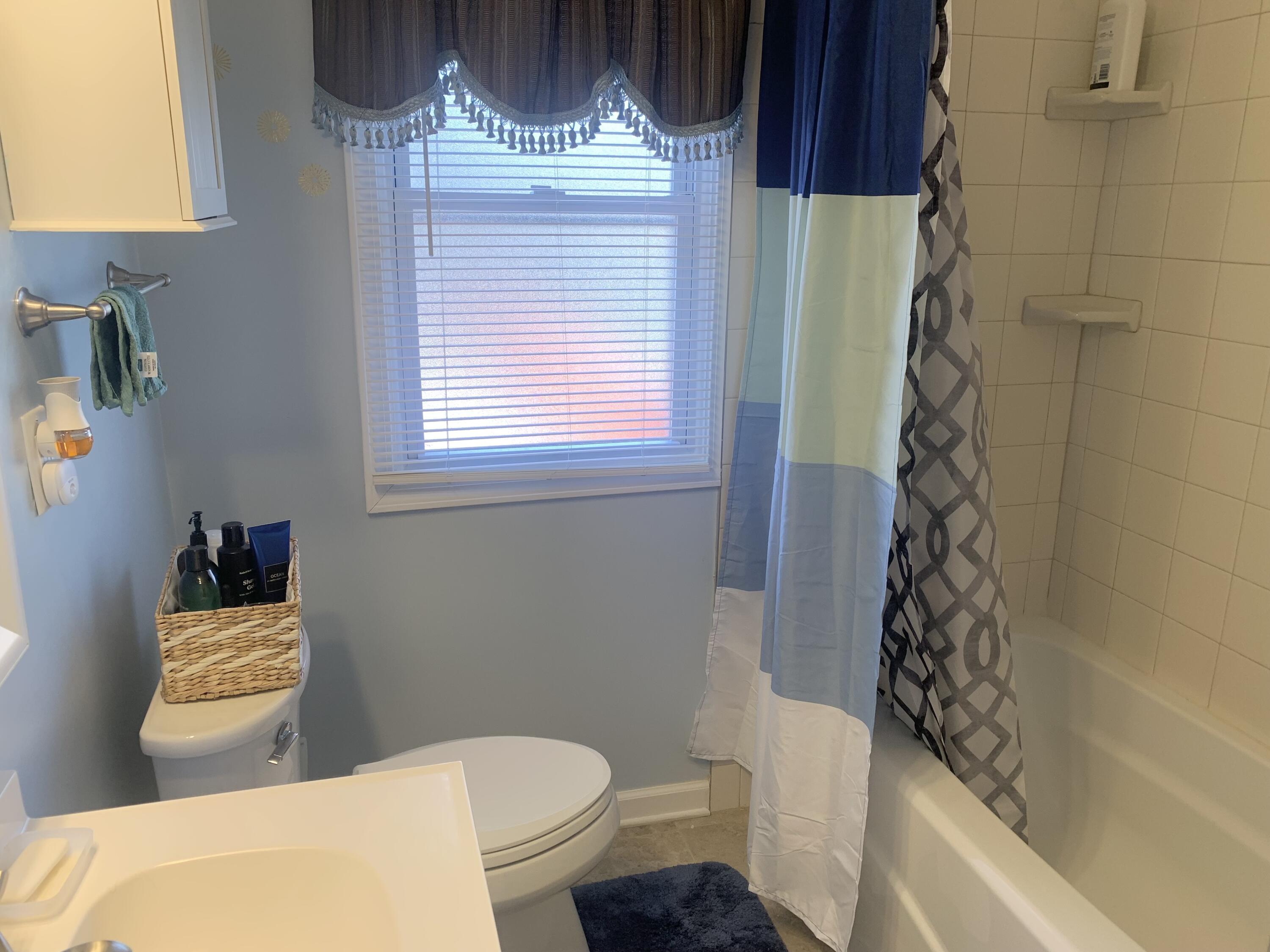9823 Merriman Road Livonia, MI 48150 - Photo 14 of 28 IMG_4100