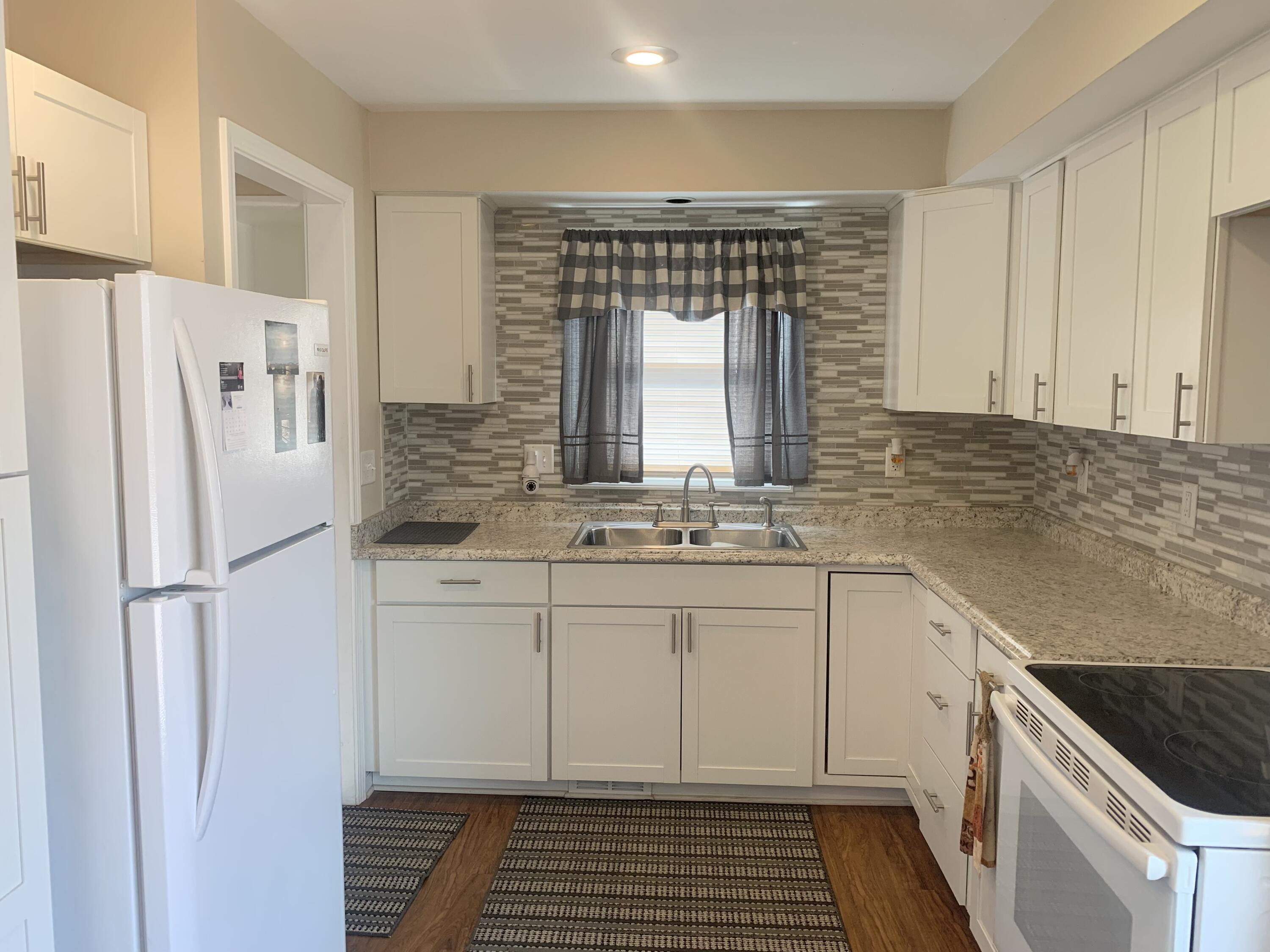9823 Merriman Road Livonia, MI 48150 - Photo 8 of 28 IMG_4106