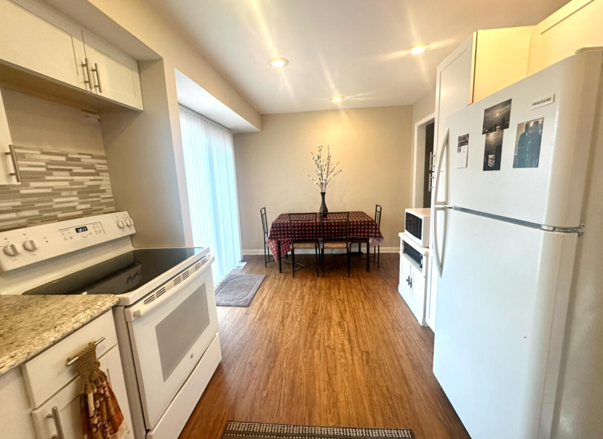 9823 Merriman Road Livonia, MI 48150 - Photo 10 of 28 IMG_6174