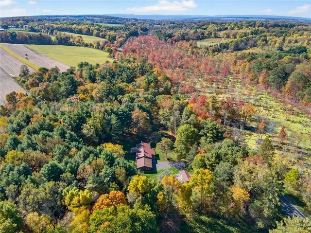 $299,900 | 297 Creek Road, Lansing, NY 13073