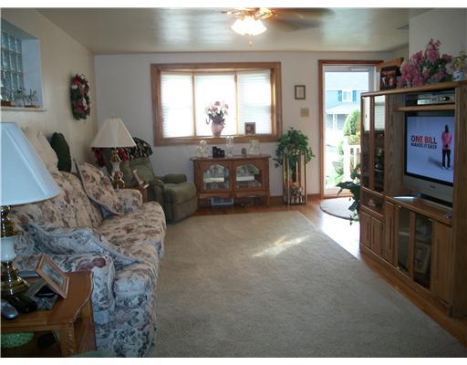 234 Hornaday Road Carrick, PA 15210 - Photo 2 of 18 Living Room. GLEAMING HARDWOOD FLOORS,NEUTRAL PAINT AND LOTS OF BRIGHT SUNLIGHT MAKE THIS LIVING ROOM A PLEASURE TO RELAX OR ENTERTAIN IN !