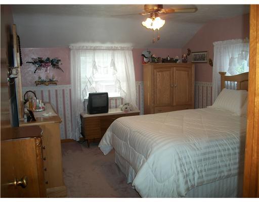 234 Hornaday Road Carrick, PA 15210 - Photo 11 of 18 Master Bedroom. MASTER BEDROOM IS VERY SPACIOUS,LIGHT AND BRIGHT. GREAT CLOSET SPACE !