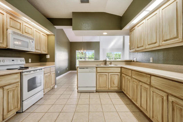 1308 Thames Drive Foley, AL 36535 - Photo 6 of 15 Kitchen