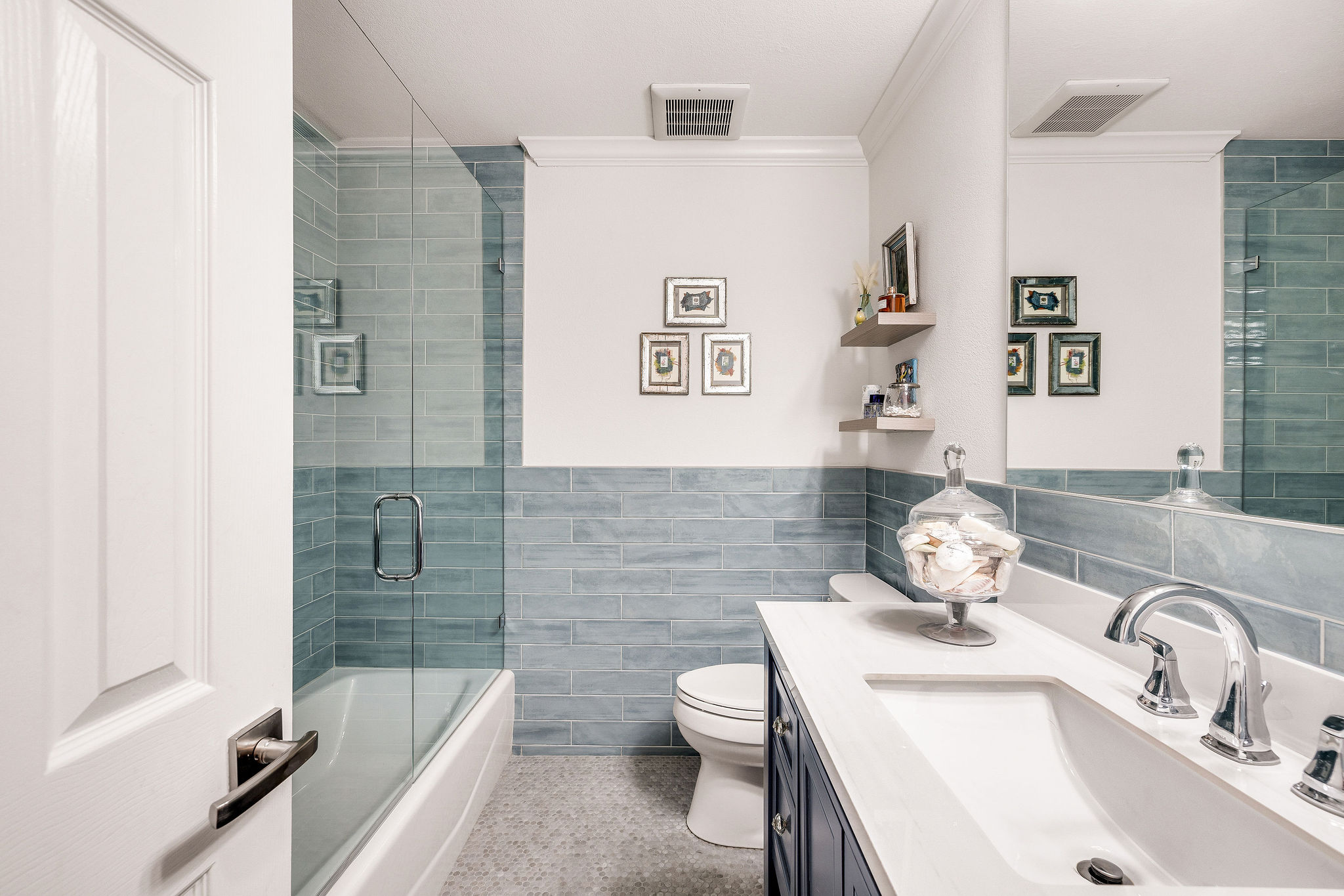 2505 Side Cove Austin, TX 78704 - Photo 26 of 40 Full bathroom off the hallway