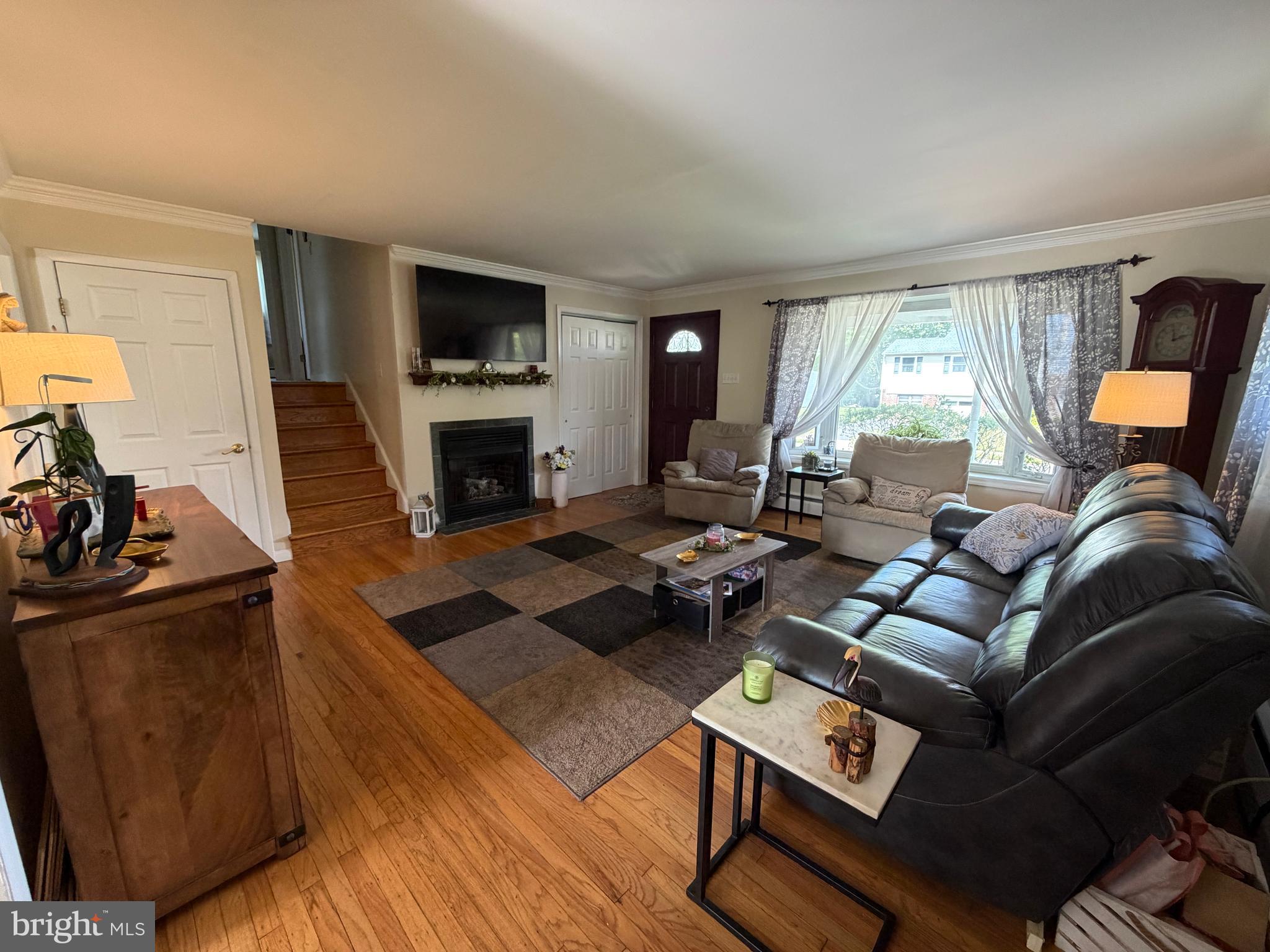 126 Dale Road Willow Grove, PA 19090 - Photo 10 of 50 Living Room