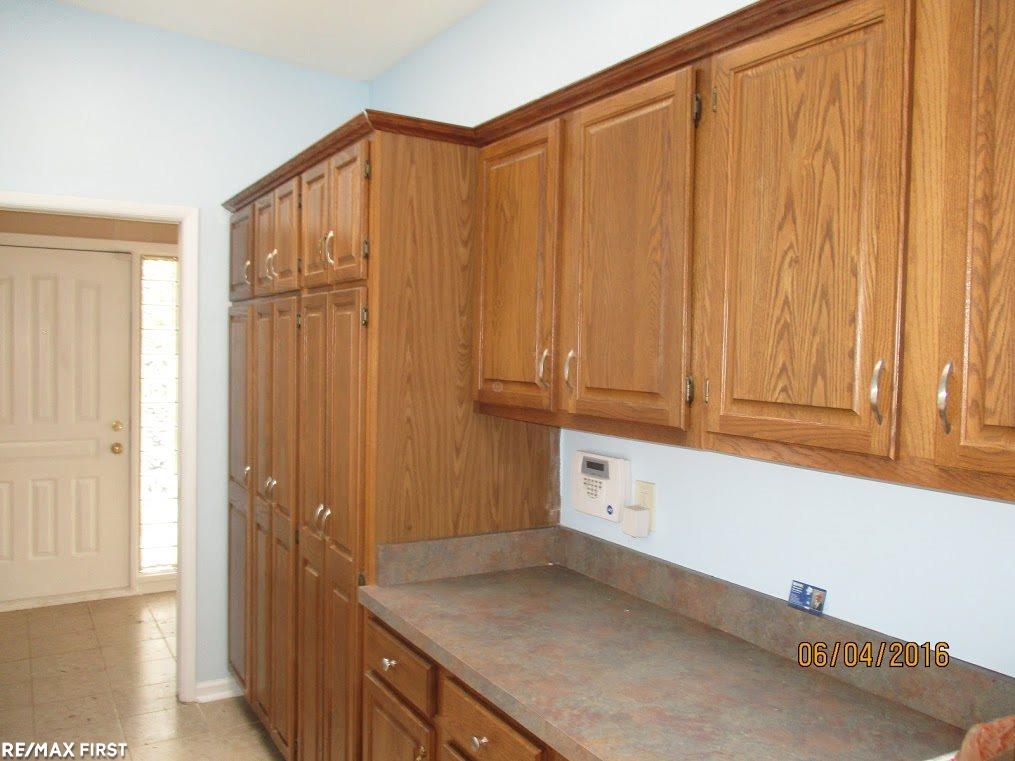 25809 Farmington Road Farmington Hills, MI 48335 - Photo 11 of 32