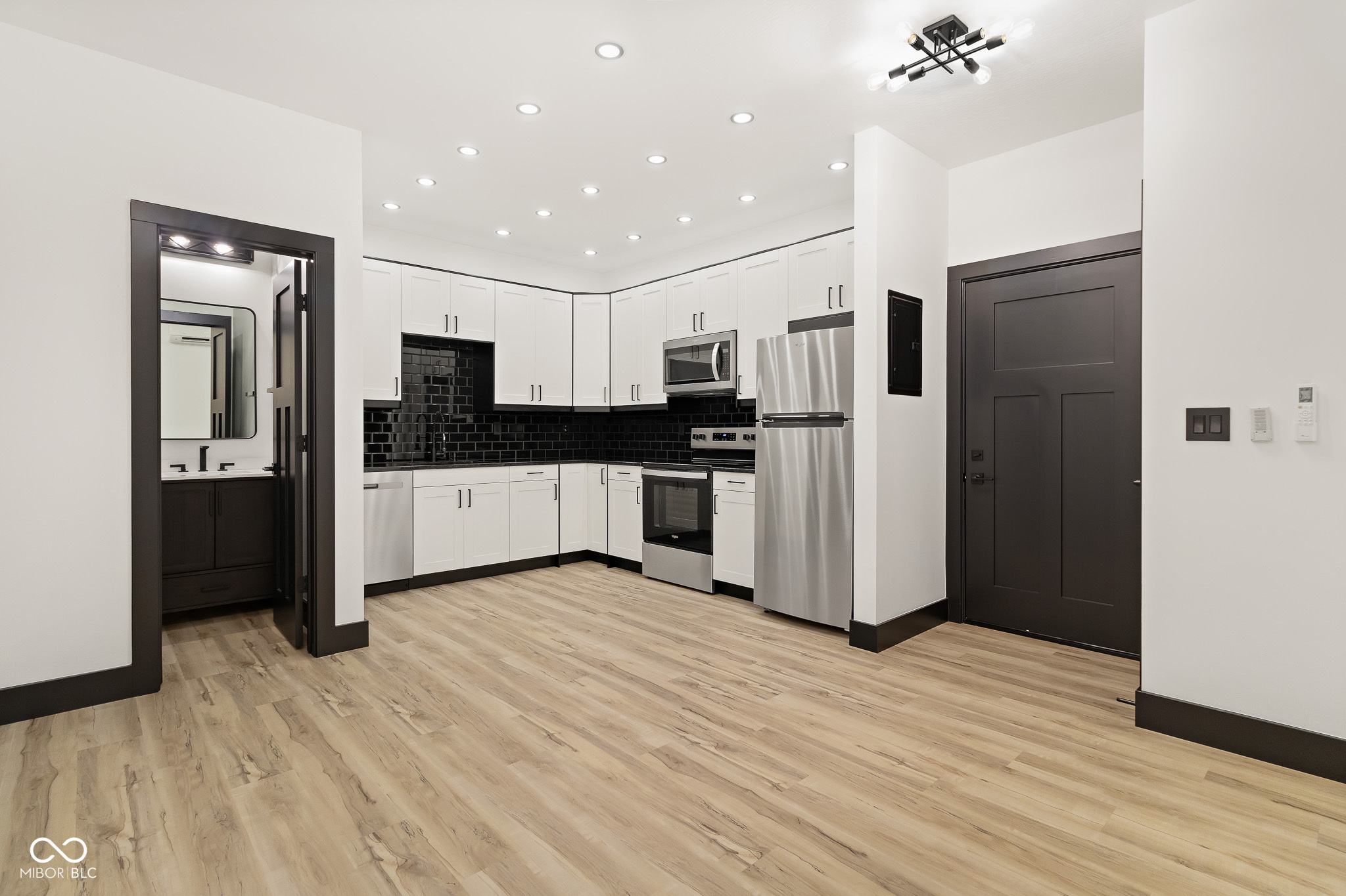 1013 14th Street Columbus, IN 47201 - Photo 1 of 25